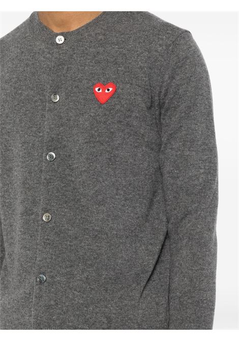 Cardigan con logo a cuore in grigio Comme des garcons play - uomo COMME DES GARCONS PLAY | AXN0070513