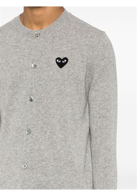 Cardigan con logo a cuore in grigio Comme des garcons play - uomo COMME DES GARCONS PLAY | AXN0230512