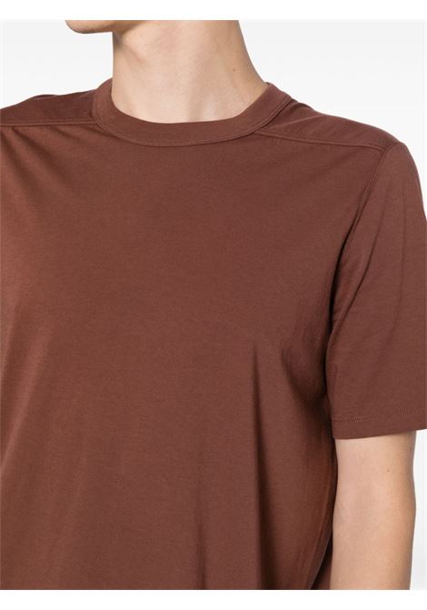 T-shirt Level in marrone terracotta Rick Owens - uomo RICK OWENS | RU02D6264JA93