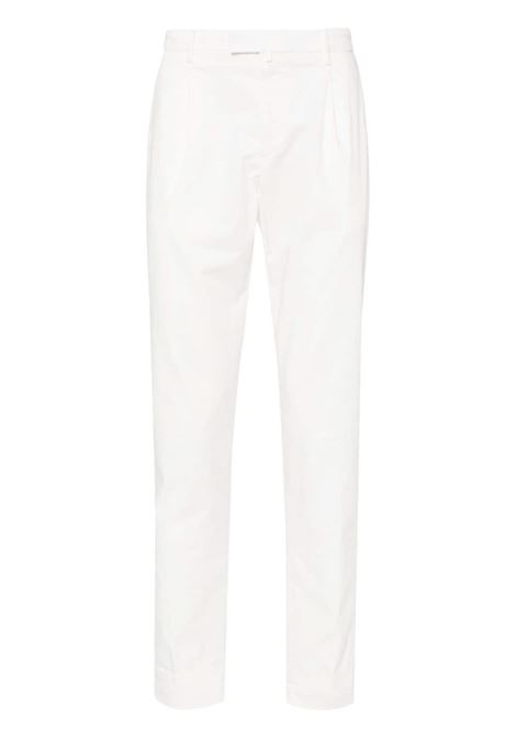 Pantaloni affusolati plissettati in bianco - uomo