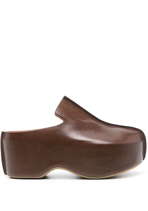 Mules con plateau in marrone - uomo JW ANDERSON | ANM42500A501