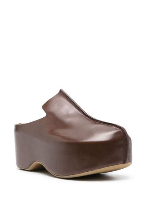 Mules con plateau in marrone - uomo JW ANDERSON | ANM42500A501