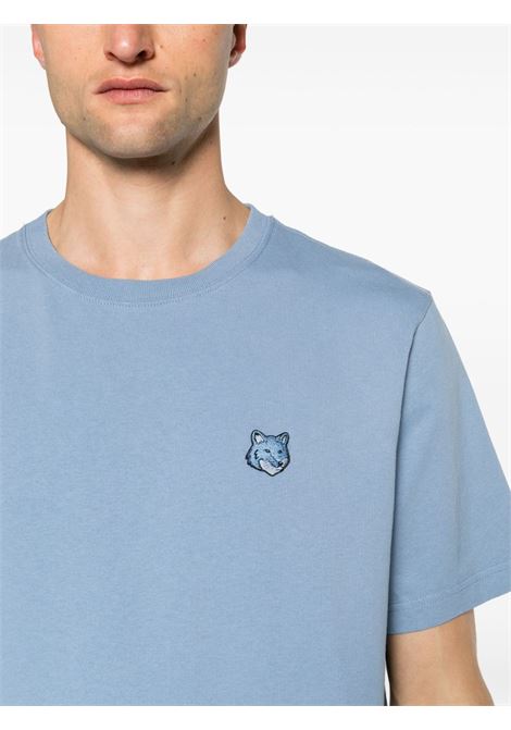 T-shirt con applicazione Chillax Fox in blu - uomo MAISON KITSUNÉ | MM00127KJ0118P428