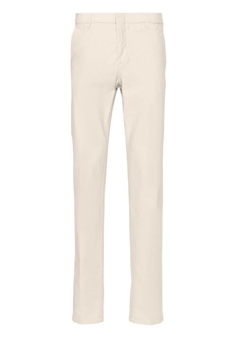 Pantaloni affusolati a vita bassa in beige - uomo