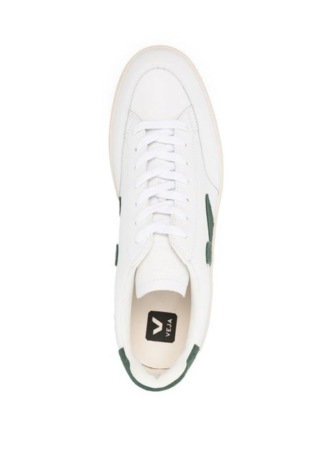 Sneakers basse V-12 in bianco e verde - uomo VEJA | XD0202336BWHTCYPRS